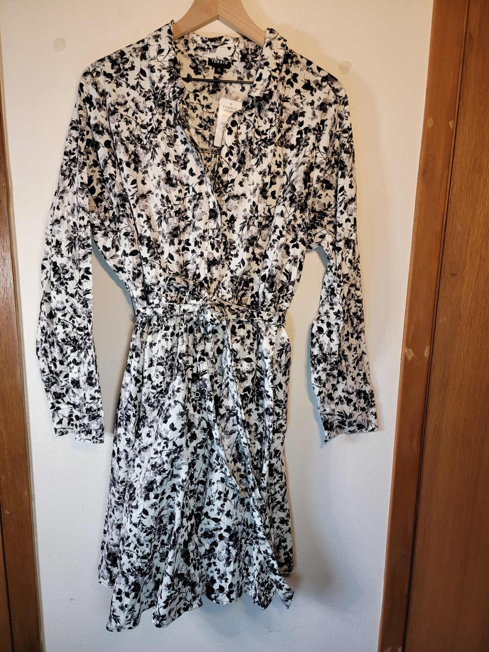 Torrid Poplin Mini Shirt Dress Ditzy Floral Black & White Sz 2X NWT - Picture 3 of 16